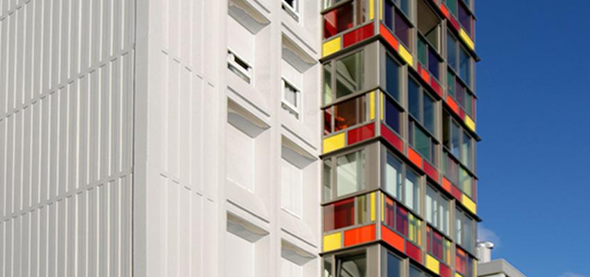 Balcon, Patio, Exterior Estilo moderno Color rojo, ocre, blanco, gris, dorado  diseñado por Javier Matoses | Arquitecto | Copyright mixuro