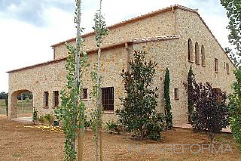 Rustico Color:beige Exterior Estilo rustico Color beige, beige, marron, blanco