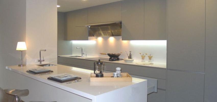 Cocina Estilo moderno Color gris  diseñado por MASIASVERDES | Gremio 