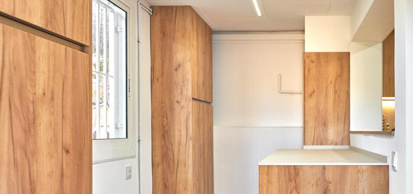 Cocina, Lavadero, Galería Estilo moderno Color marron, blanco  diseñado por Open Concept Interiors | Gremio | Copyright Fotografía por Fifty Dots Agency