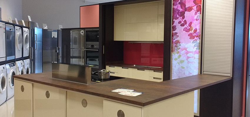 Cocina Estilo vanguardista Color amarillo, azul, beige  diseñado por Artymobel | Gremio | Copyright by Artymobel