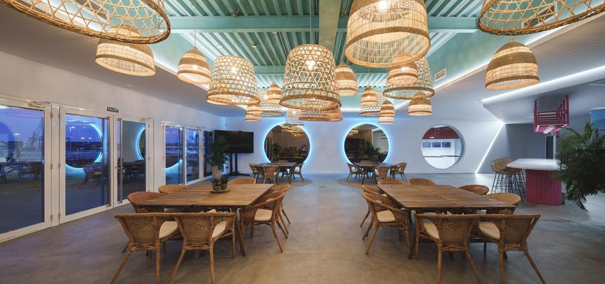 Restaurante, Cafeteria, Bar Estilo moderno Color turquesa, rosa, bronce  diseñado por ARCOtectura | Arquitecto | Copyright ARCOtectura