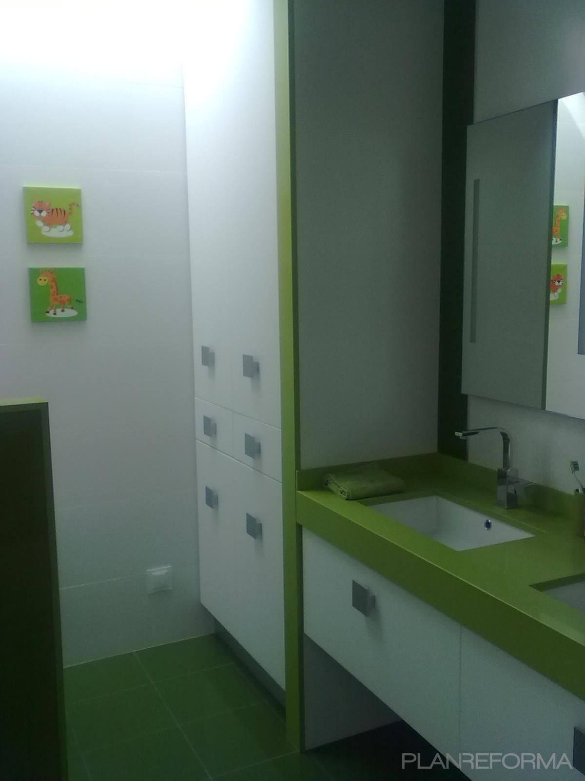 Baño style contemporaneo color verde, blanco  diseñado por VDI disseny interiorisme | Interiorista | Copyright soy propietario de esta imagen