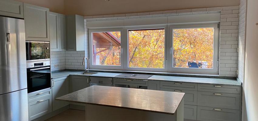 Cocina Estilo contemporaneo Color rosa  diseñado por José María | Reformista, constructor | Copyright Choclimas clima y mas S.L.