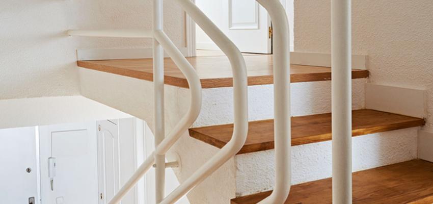 Escalera Estilo moderno Color blanco  diseñado por Jose Julian Gutierrez Ruiz | Reformista, constructor 