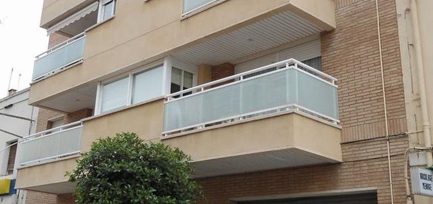 Exterior style contemporaneo color beige, beige, blanco  diseñado por Alicia Mateu Bargalló | Arquitecto 