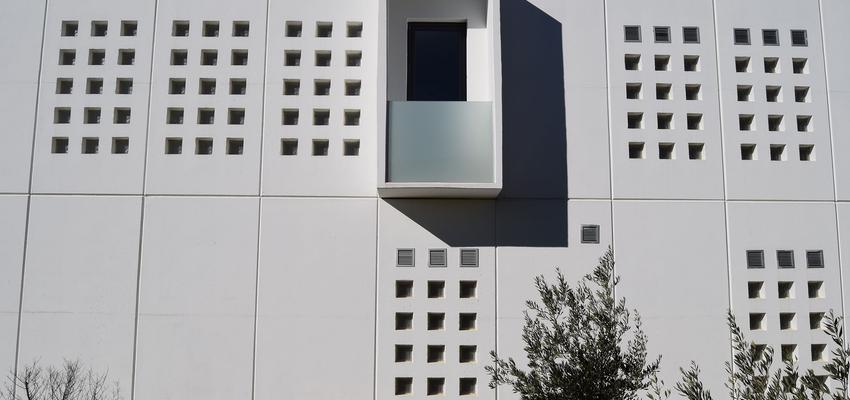 Exterior Estilo moderno Color blanco, gris  diseñado por Arquitraza arquitectura | Arquitecto | Copyright Arquitraza arquitectura