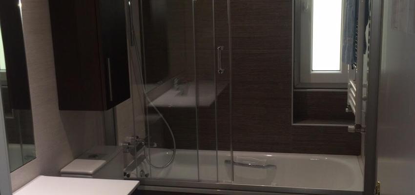 Baño style clasico color marron, beige, blanco  diseñado por jose fernandez rebollo | Gremio 