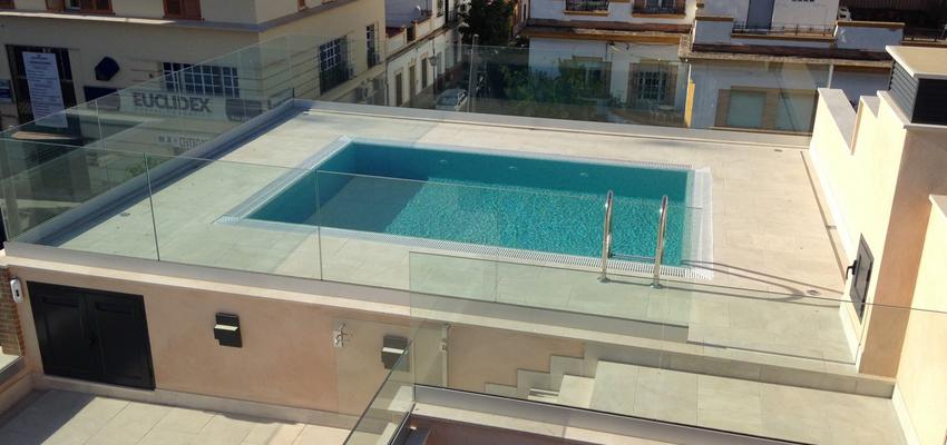 Terraza, Piscina Estilo moderno Color amarillo, turquesa, blanco  diseñado por ÁNGEL RODRÍGUEZ ROMÁN | Gremio 