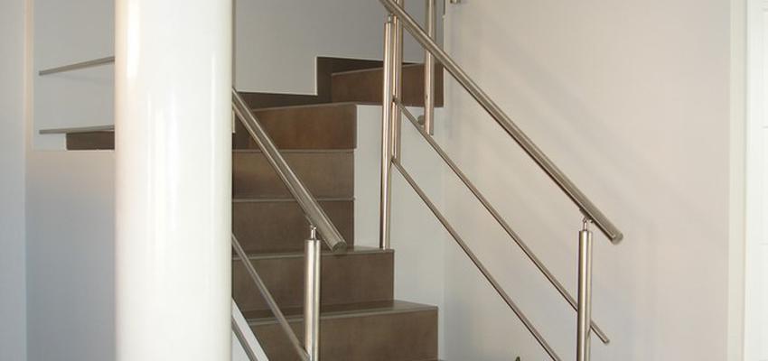 Escalera Estilo moderno Color marron, blanco  diseñado por ÁNGEL RODRÍGUEZ ROMÁN | Gremio 