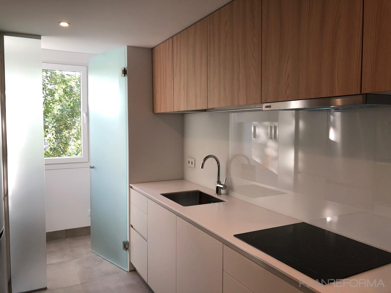 Cocina Estilo moderno Color blanco