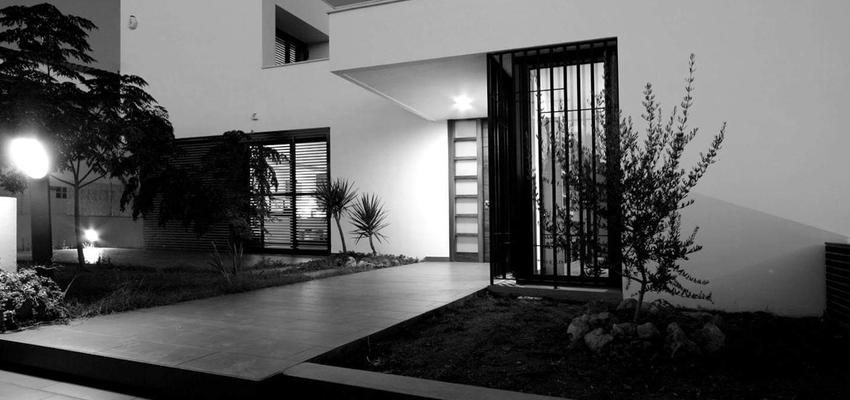 Exterior Estilo contemporaneo Color gris, negro  diseñado por juanfran | Arquitecto | Copyright Garcia's fotografos