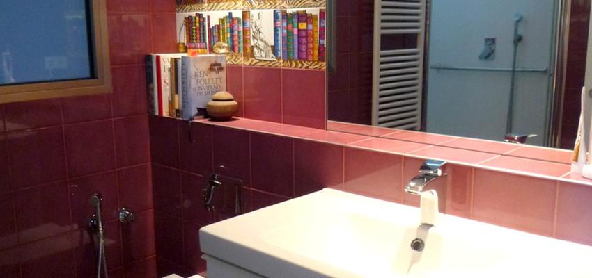 Baño style tradicional color rojo, blanco  diseñado por mara pardo | Interiorista 