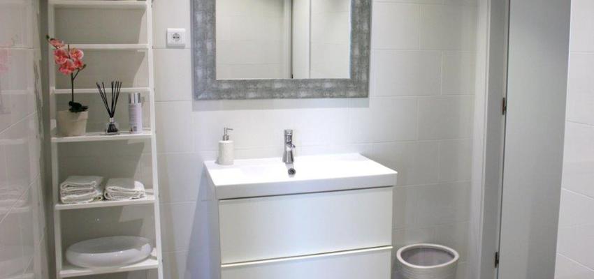 Baño Estilo moderno Color gris  diseñado por ESCOR construcción | Gremio | Copyright FUENTE PROPIA