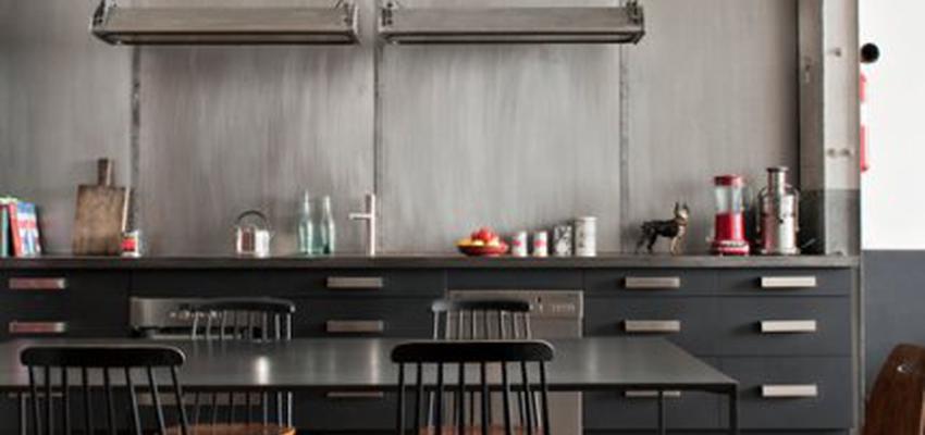 Cocina style vintage color marron, beige, gris, gris, negro  diseñado por Mike | Interiorista 