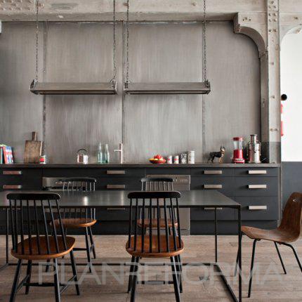 Cocina style vintage color marron, beige, gris, gris, negro  diseñado por Mike | Interiorista 