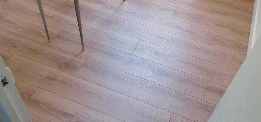 Dormitorio Estilo rustico Color ocre  diseñado por Eusebiu Ion Andriescu | Reformista, constructor 