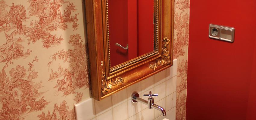 Baño, Tocador style vintage color rojo, turquesa, beige  diseñado por Mario Ramos Perez | Interiorista 