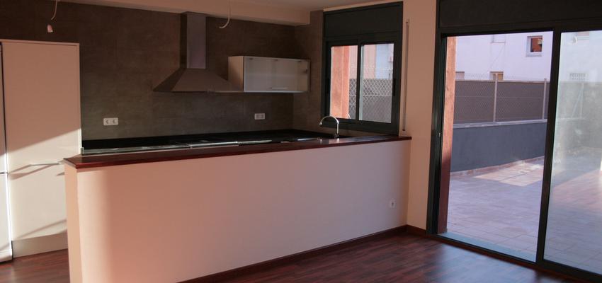 Cocina style moderno color beige, gris, negro  diseñado por Eduard Vinent arquitectura rehabilitación y urbanismo | Arquitecto 