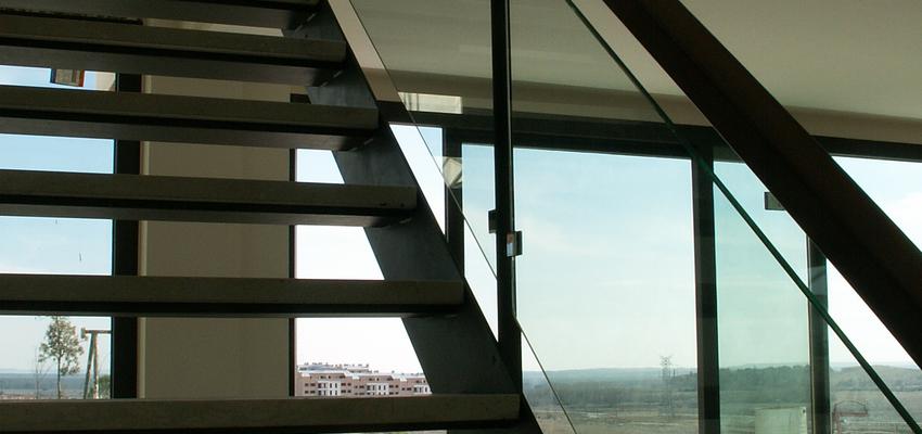 Escalera style moderno color gris, negro  diseñado por estudio ma:pa | Arquitecto 