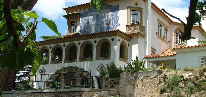 Exterior style clasico color marron, blanco  diseñado por estudio ma:pa | Arquitecto 