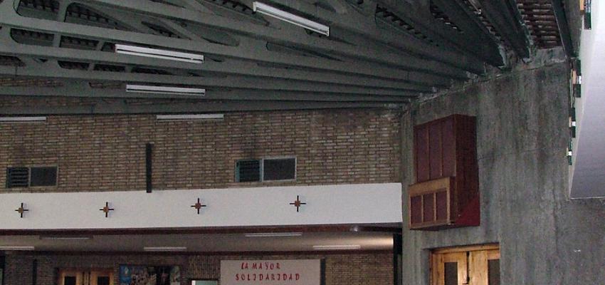 Vestibulo style contemporaneo color marron, gris  diseñado por estudio ma:pa | Arquitecto 