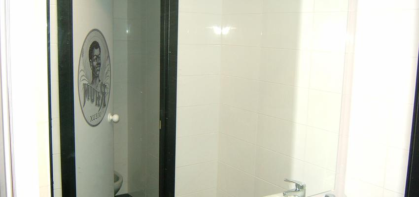 Tocador Estilo moderno Color blanco, negro  diseñado por ICOEC3 | Gremio 