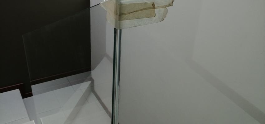 Escalera Estilo contemporaneo Color blanco, gris  diseñado por REFORMANT | Ingeniero | Copyright propiedad : Sandra Saenz de la Torre