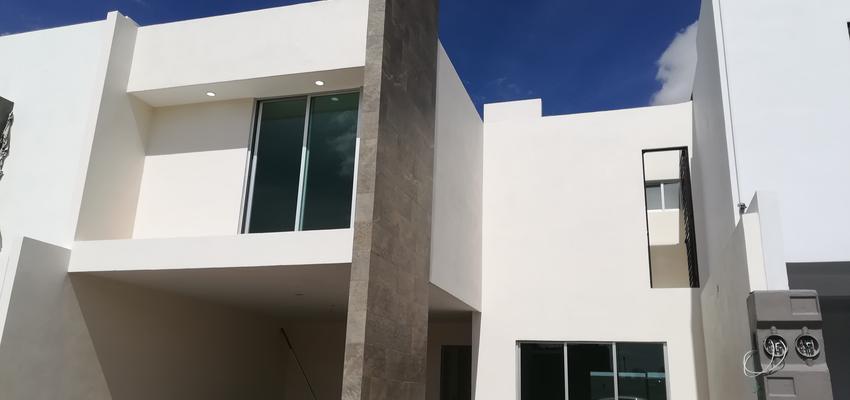 Garaje, Balcon, Exterior Estilo contemporaneo Color marron, blanco  diseñado por REFORMANT | Ingeniero | Copyright propiedad : Sandra Saenz de la Torre