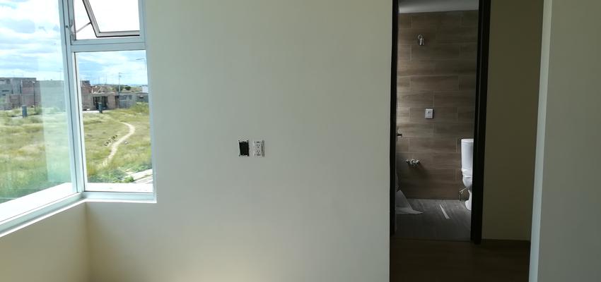 Baño, Dormitorio Estilo contemporaneo Color amarillo, marron, blanco  diseñado por REFORMANT | Ingeniero | Copyright propiedad : Sandra Saenz de la Torre