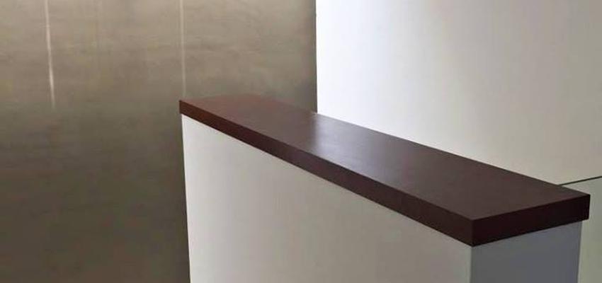 Vestibulo, Escalera Estilo contemporaneo Color marron, beige, blanco  diseñado por REFORMANT | Ingeniero | Copyright propiedad : Sandra Saenz de la Torre