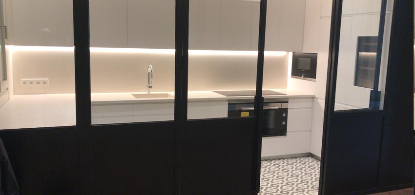 Cocina Estilo moderno Color gris, negro, plateado  diseñado por Lazaro instalaciones | Gremio | Copyright Lazaroinstalaciones