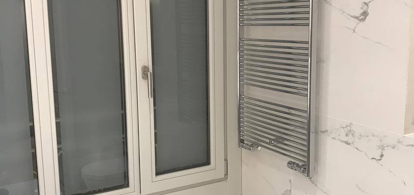 Baño Estilo moderno Color gris, negro, plateado  diseñado por Lazaro instalaciones | Gremio | Copyright Lazaroinstalaciones