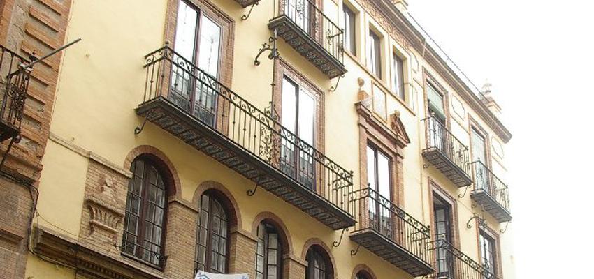 Balcon, Exterior style contemporaneo color marron, beige, negro  diseñado por AD Arquitectura y diseño | Arquitecto 