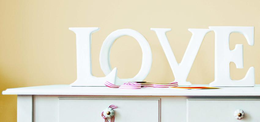 Vestibulo style contemporaneo color beige, blanco  diseñado por Valentine | Marca colaboradora | Copyright Royalty Free