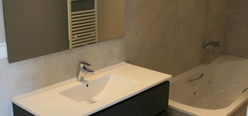 Baño style contemporaneo color beige, blanco, gris  diseñado por INTERIORS BARCELONA | Interiorista | Copyright Soy propietario de la imagen