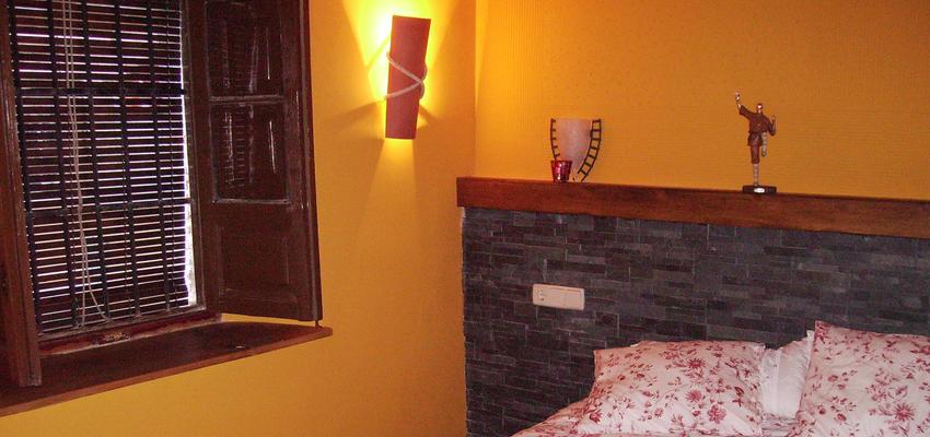 Dormitorio style rustico color ocre, gris, bronce  diseñado por Alberto Manso | Arquitecto Técnico 