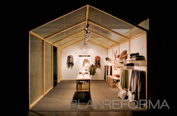 Exterior, Tienda style contemporaneo color marron, marron, blanco, gris  diseñado por Aurora pensando en blanco | Interiorista | Copyright ©pensando en blanco