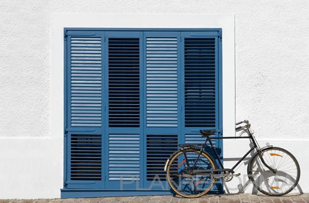Exterior style mediterraneo color azul, blanco  diseñado por Aurora pensando en blanco | Interiorista | Copyright ©pensando en blanco