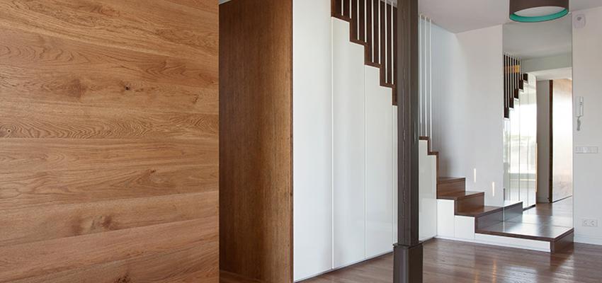 Vestibulo, Escalera style contemporaneo color marron, blanco  diseñado por wnestudio | Arquitecto 