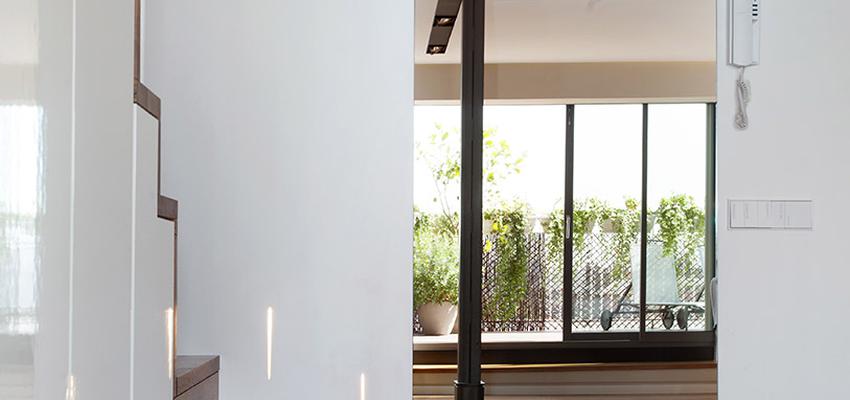 Recibidor, Salon, Escalera style contemporaneo color marron, blanco, gris  diseñado por wnestudio | Arquitecto | Copyright wnestudio