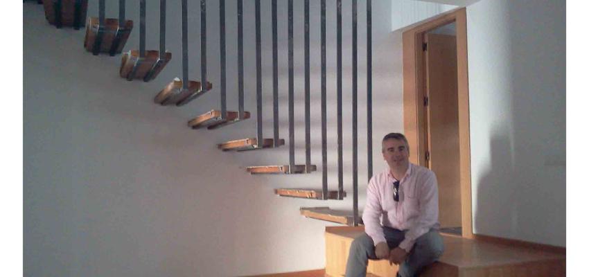 Recibidor, Escalera style moderno color beige, blanco  diseñado por ZURITA RAMÓN ARQUITECTOS | Arquitecto 