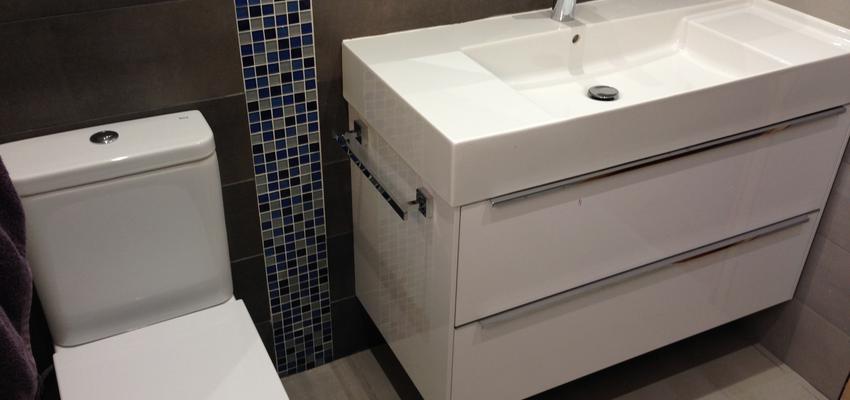 Baño style moderno color beige  diseñado por tAs obrAs y reformAs | Gremio | Copyright tAs obrAs y reformAs