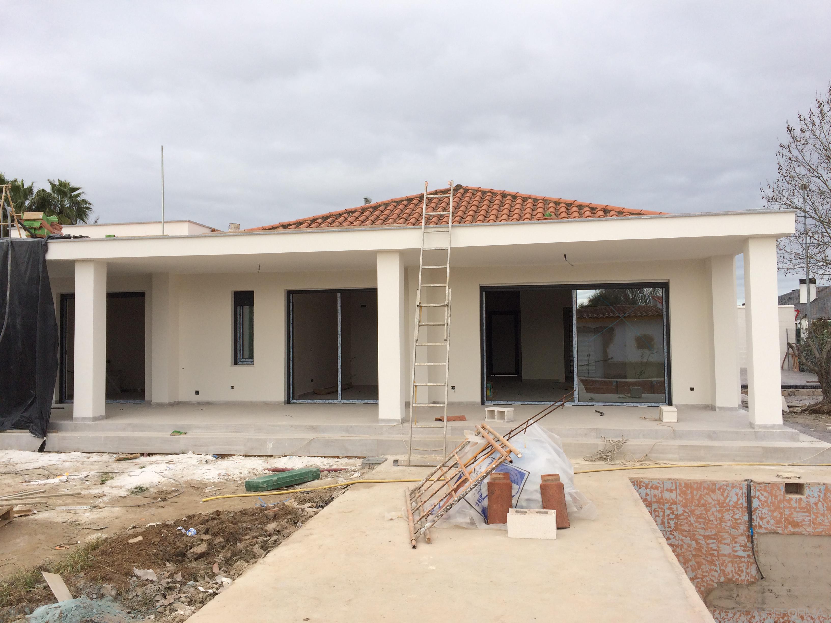 Exterior style mediterraneo color beige, beige  diseñado por AB ARQUITECTOS | Arquitecto 