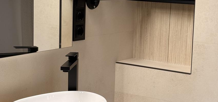 Baño Estilo moderno Color marron oscuro, beige, gris oscuro  diseñado por REFORMAS NOVA ERA SL | Reformista, constructor 