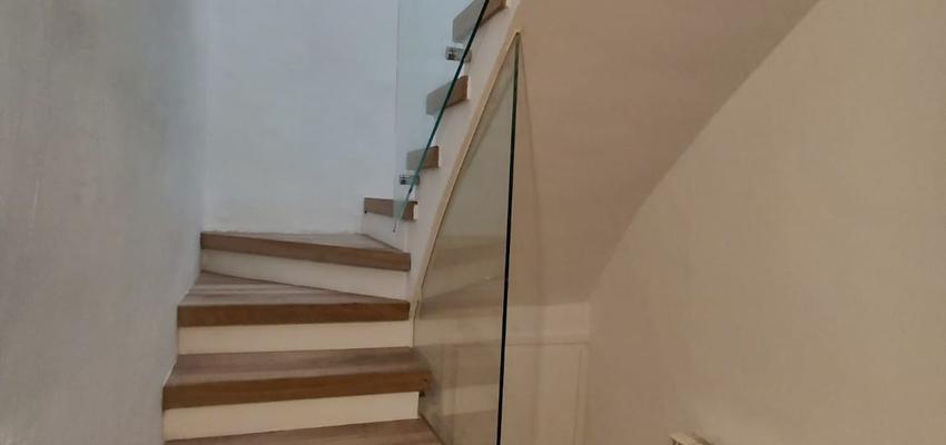 Escalera Estilo vanguardista Color marron  diseñado por JORDI OLIVER | Gremio | Copyright soy el propietario