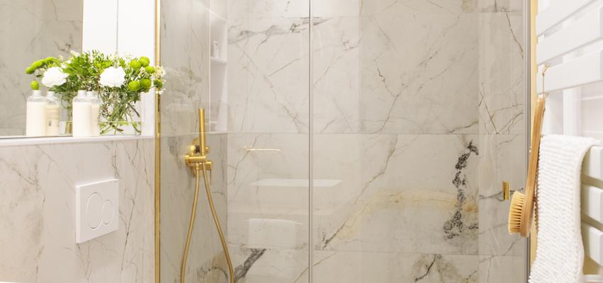 Baño Estilo moderno Color amarillo, crema  diseñado por Sincro | Reformista, constructor | Copyright Sincro