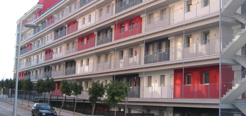 Exterior Estilo moderno Color rojo, beige, gris  diseñado por joan manel jiménez bernet | Arquitecto 