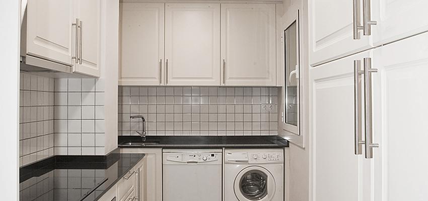 Cocina style rustico color blanco, gris, negro  diseñado por grupoinventia | Arquitecto Técnico | Copyright Grupo Inventia