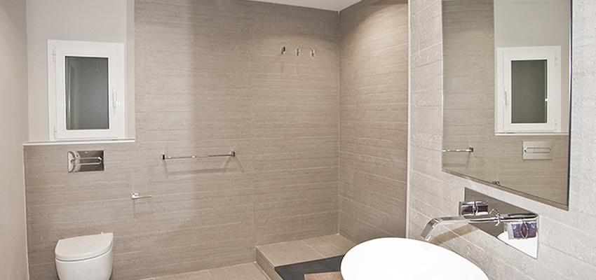 Baño style moderno color beige, marron, blanco, gris  diseñado por grupoinventia | Arquitecto Técnico | Copyright Grupo Inventia